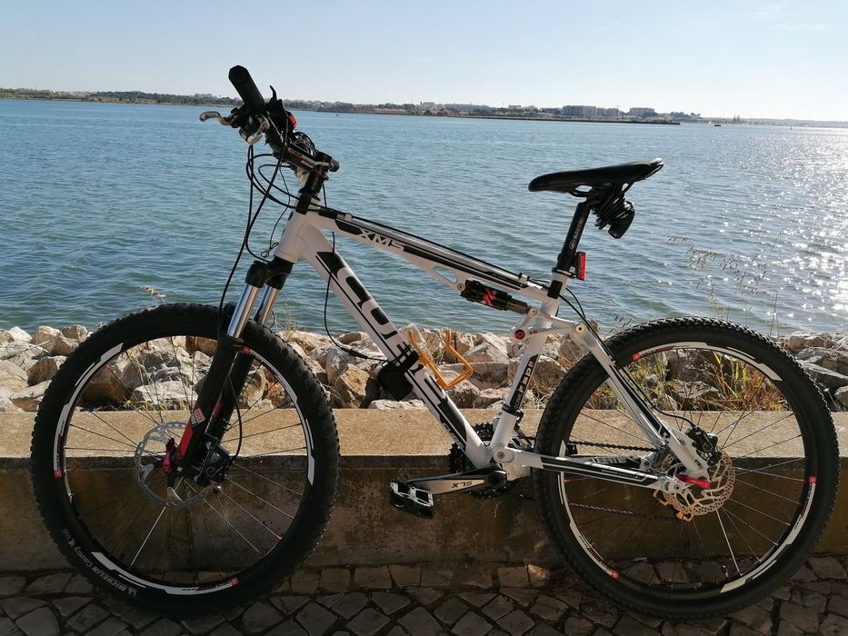 Bicicleta  Cube  XMS