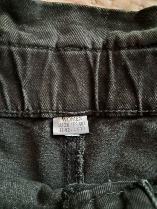 Czarne spodnie jeansowe