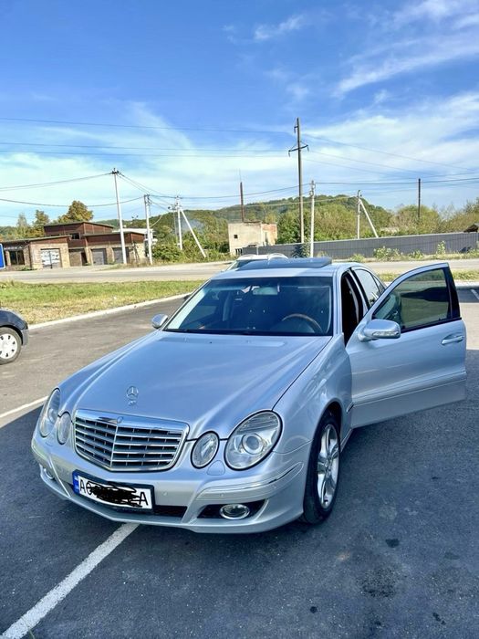 Мерседес є 211  220 cdi.