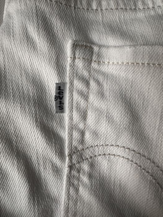 Levis białe proste jeansy 44 klasyczne