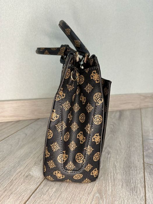Продам орігальну сумку  GUESS