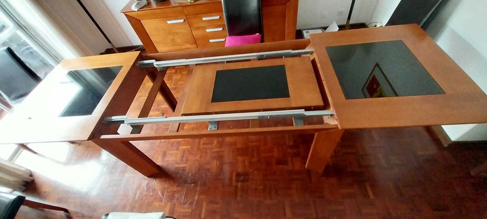 Mesa de casa de jantar extensível em nogueira