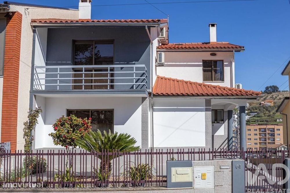 Casa / Villa T4 em Sé, Santa Maria e Meixedo de 200 m2