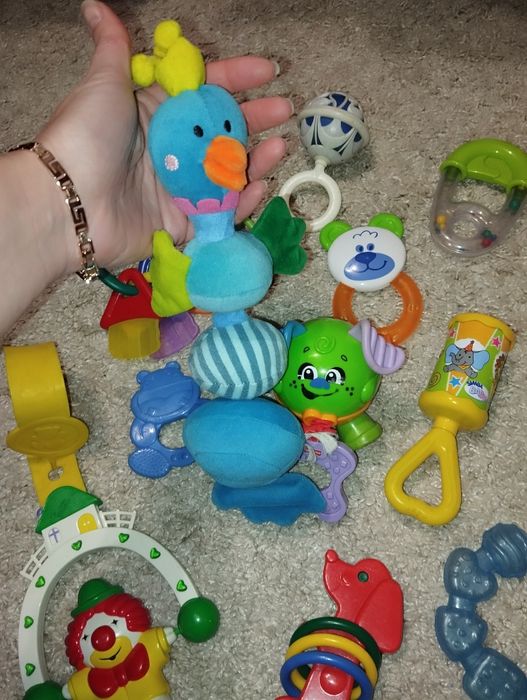 Лот фірмених іграшок