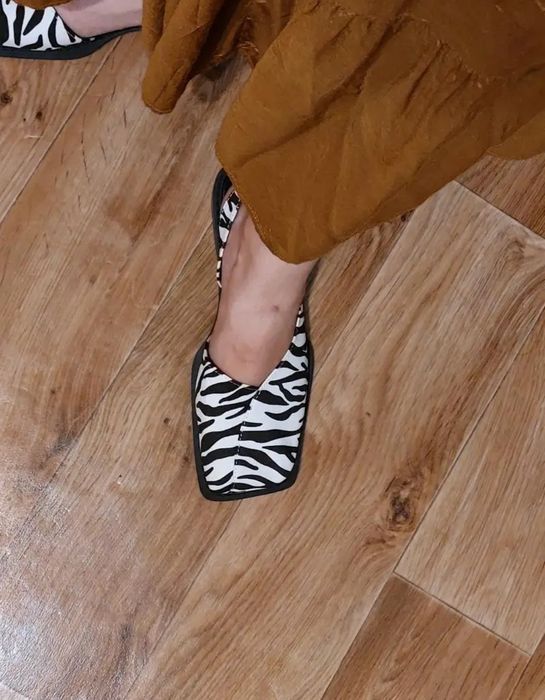 Damskie nowe mokasyny 40 zebra print kwadratowy nosek