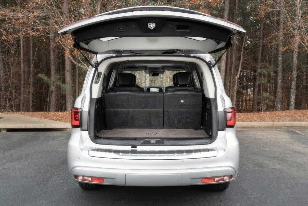 Infiniti QX80      2021