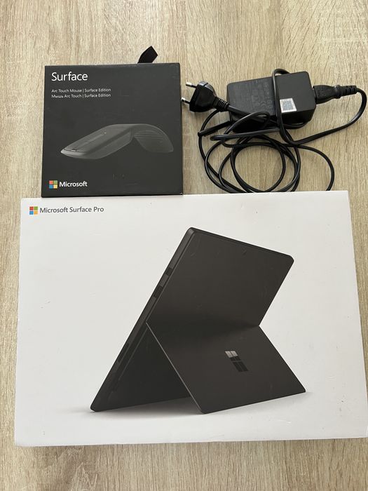 Surface pro 6 com acessórios