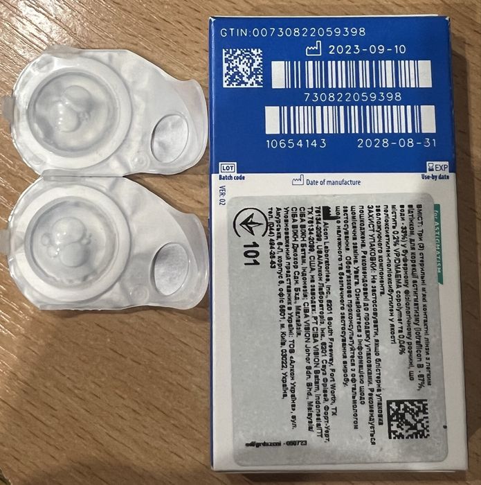 Лінзи Air Optix plus HydraGlyde for Astigmatism