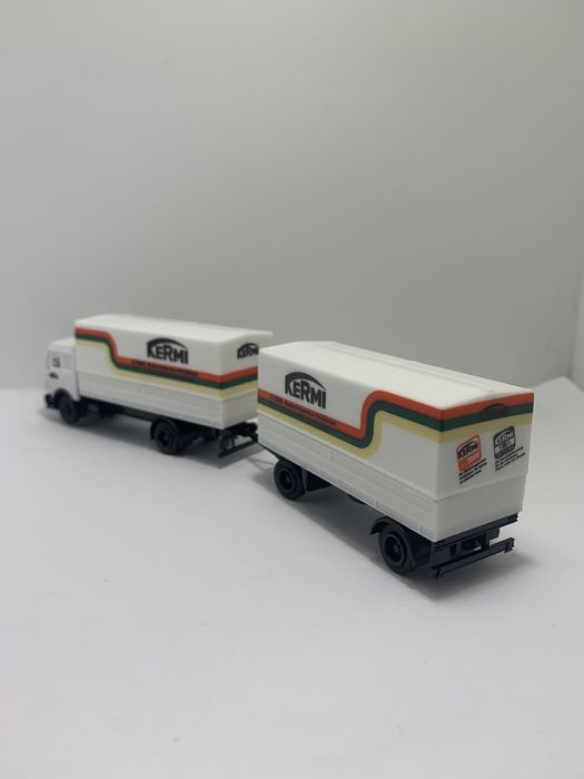 Mercedes com reboque da Herpa escala H0 1/87