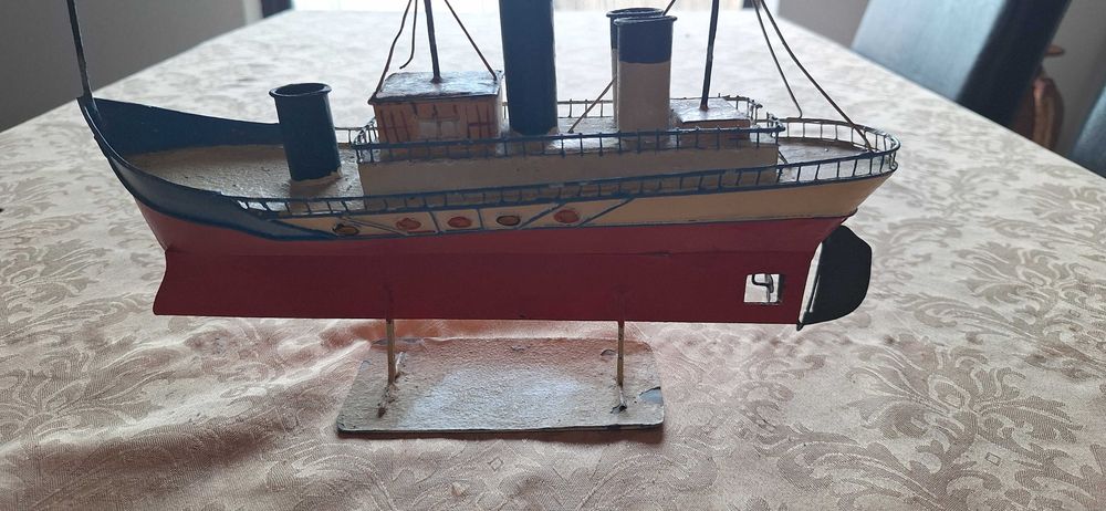 Peça artesanal, modelo artesanal  de um navio a vapor
