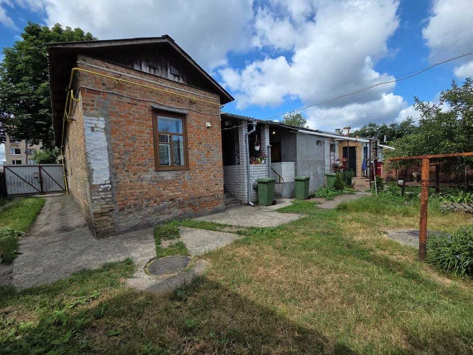 Продаж квартири на землі в центральній частині Черкас