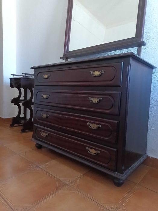 Cómoda com espelho