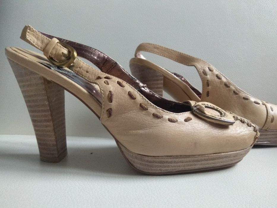 Босоножки кожаные на lплатформе бежевые