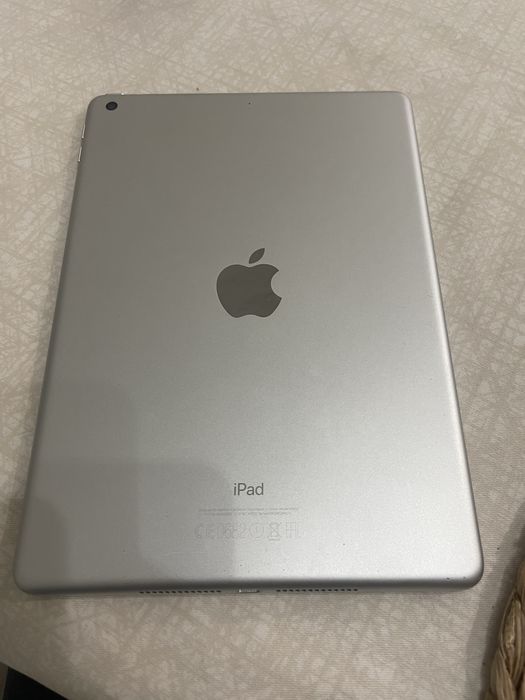 Apple iPad 5 (2017) 9.7” — на запчастини