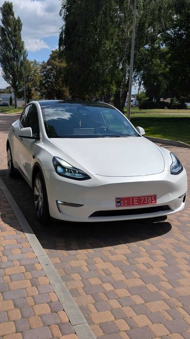 Продаж автомобіля Tesla Model Y 2023 року