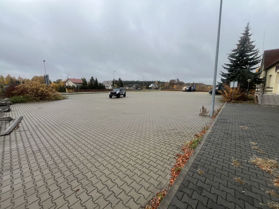 Parking TIR przy Stacji Paliw w Sadykierzu  z budynkiem Barowo-Mieszk.