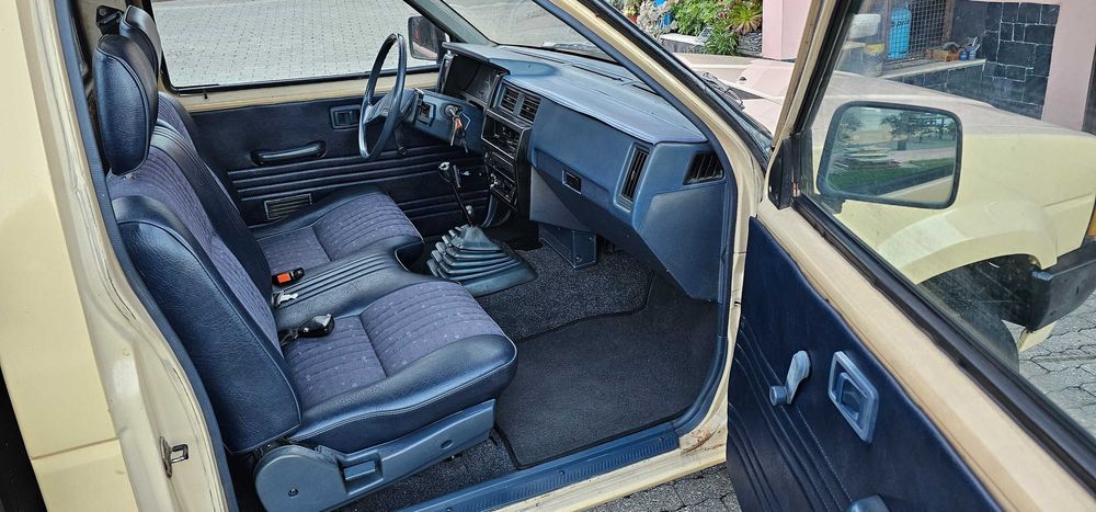 Nissan 4x4 caixa aberta direção assistida, três lugares