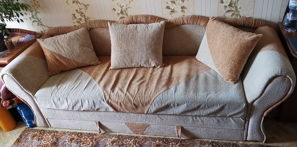 Продам розкладний диван (самовивіз).