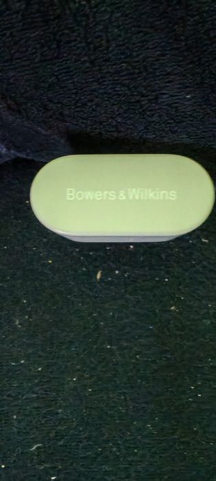 Etui ładujące do słuchawek Bowers & Wilkins