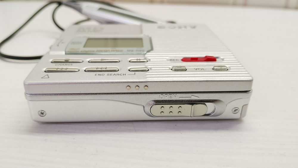 SONY MZ-R90 MiniDisc Walkman