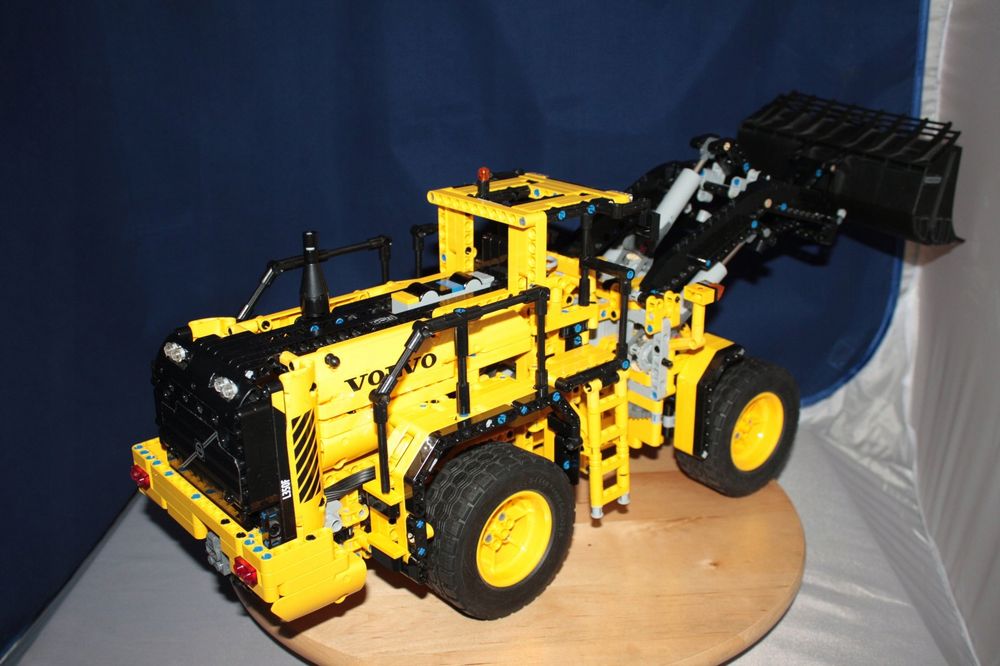 Lego Technic 42030 Koparka Volvo L350F