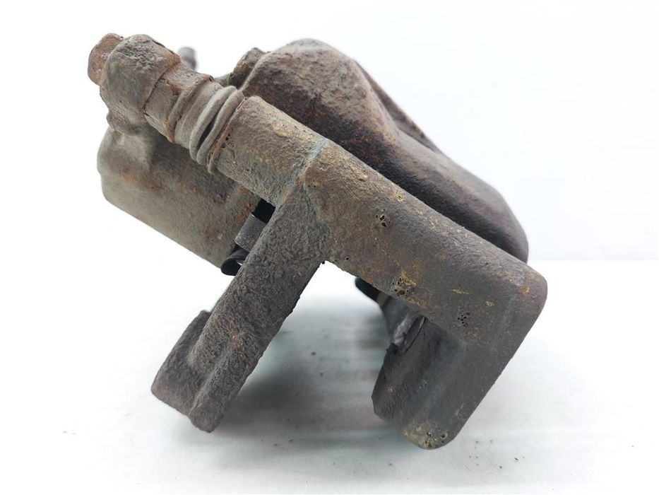 Zacisk hamulcowy przód prawy Lexus IS 200 I 2,0 BENZYNA 155KM