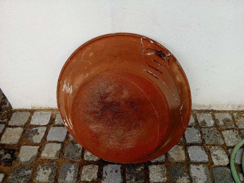 alguidar secular em barro