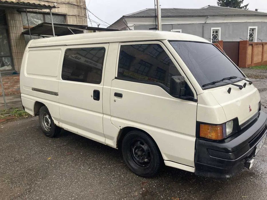 Міцубісі Л300 Mitsubishi L300 вантажопасажирський