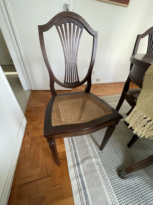 Mesa jantar extensível + 4 cadeiras