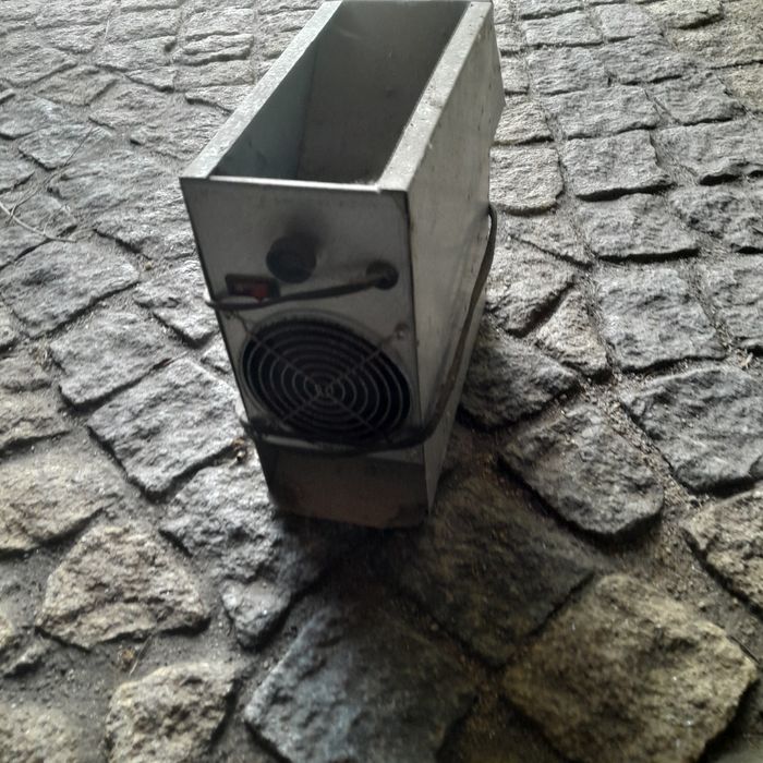 Viveiros para aves. Maquina de limpar sementes.