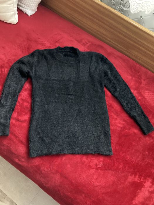 Czarny sweter alpaka