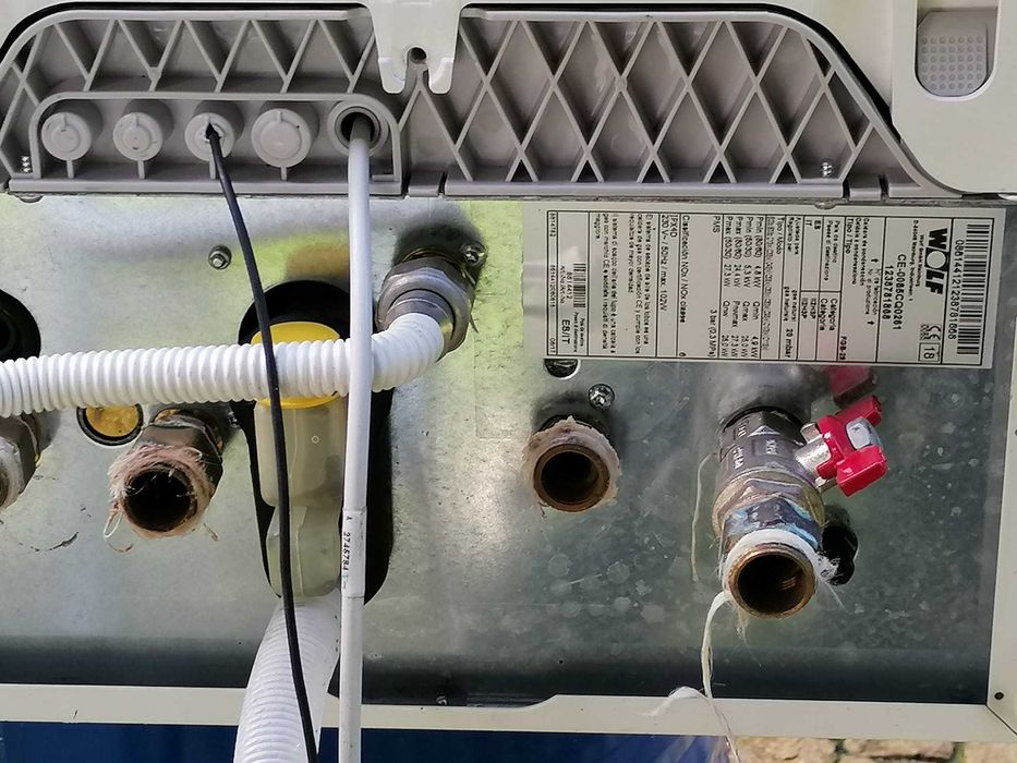 Caldeira a gás Wolf e deposito REFLEX