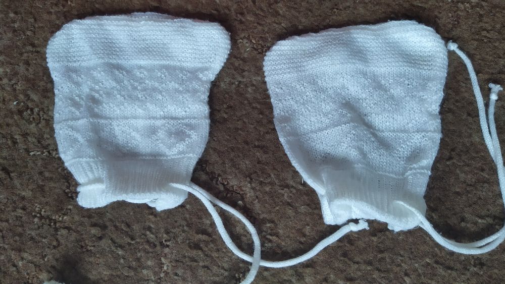 biały sweterek,sweter niemowlęcy,spodnie,czapeczka,rękawiczki,r.74-80
