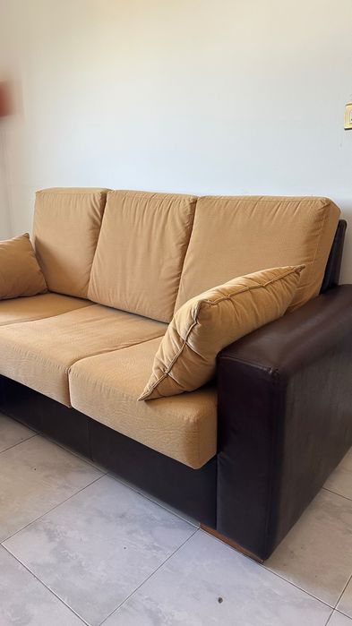 Sofá Cama casal 3 lugares em pele funcionando perfeitamente