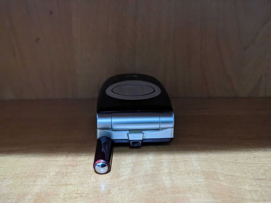 Мобильный телефон LG C1200 с адаптером питания