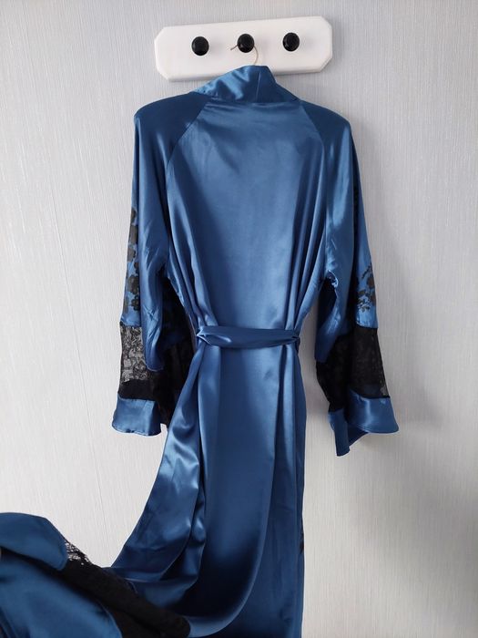 Piękny satynowo koronkowy szlafrok M