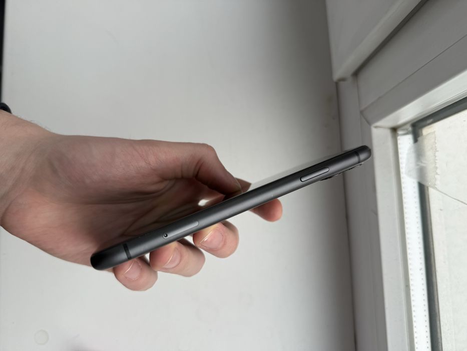 Айфон 11 64 гб чорний