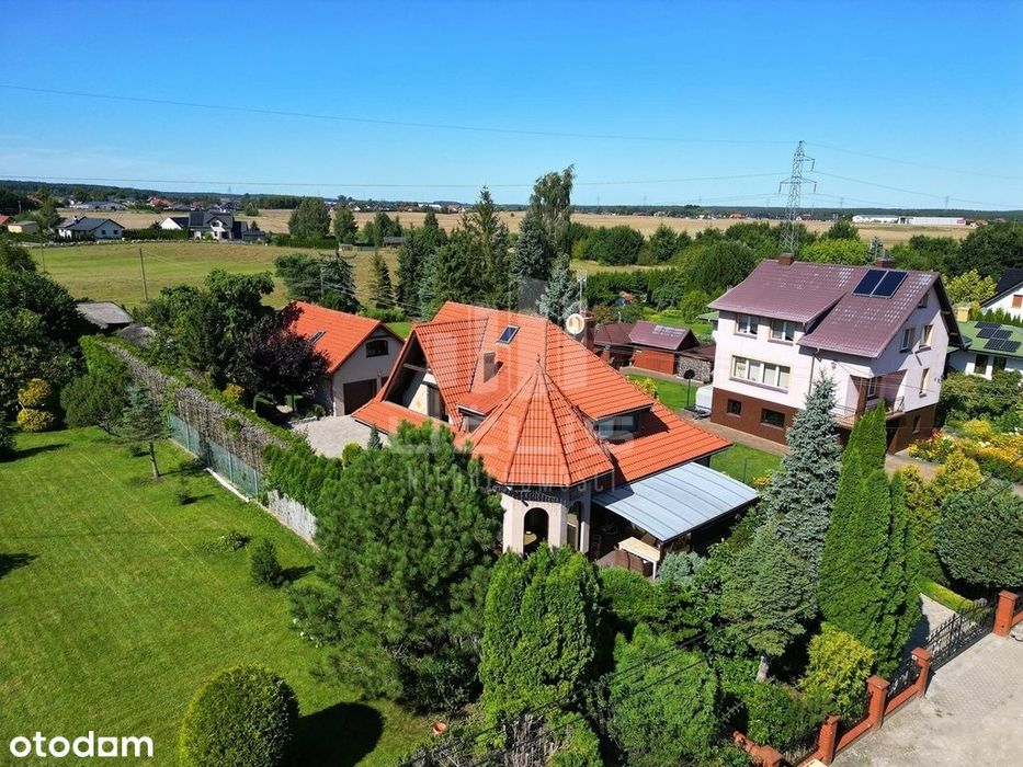 Stylowy dom wraz z budynkiem garażowo-gospodarczym