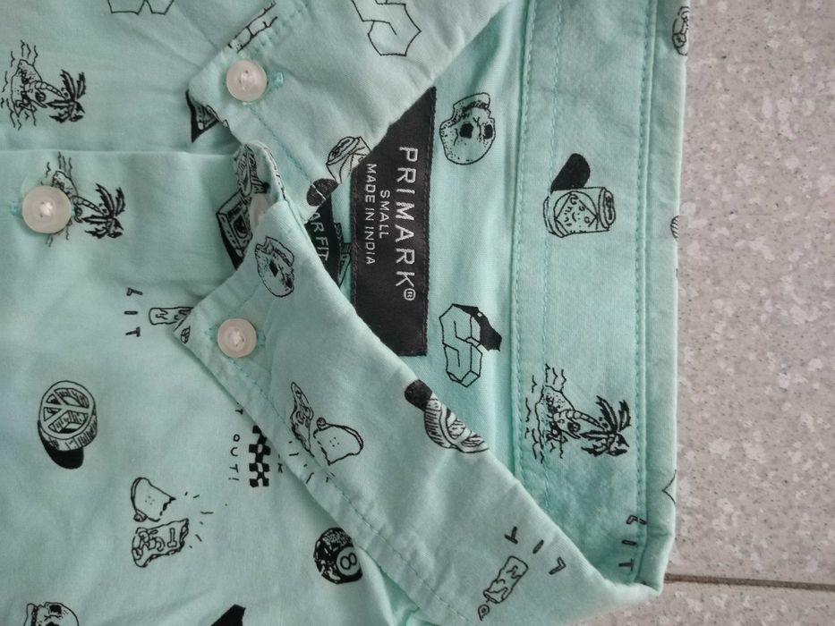 2 camisas com muito pouco uso