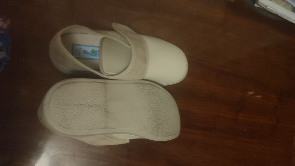 Buty ortopedyczne .