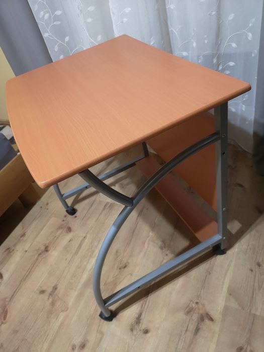 Stolik komputerowy