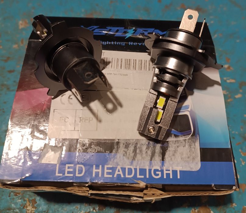 Лед лампочки Н4.