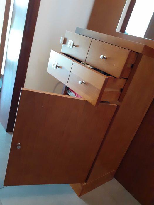 Móvel de Entrada em Madeira com Cabides, Luz, Gavetas, Espelho, etc.