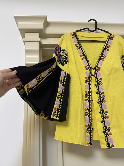 Продам жіночу вишиту сорочку