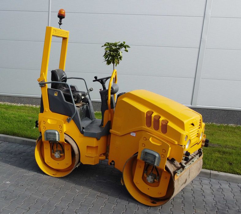 Wynajem Miniwalca bez operatora Wynajem maszyn budowlanych