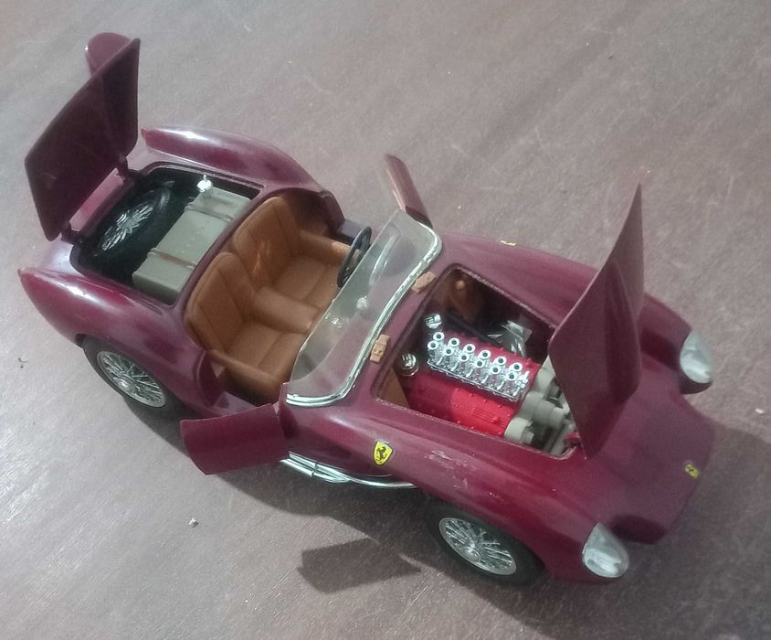 Miniatura ferrari escala 1.18