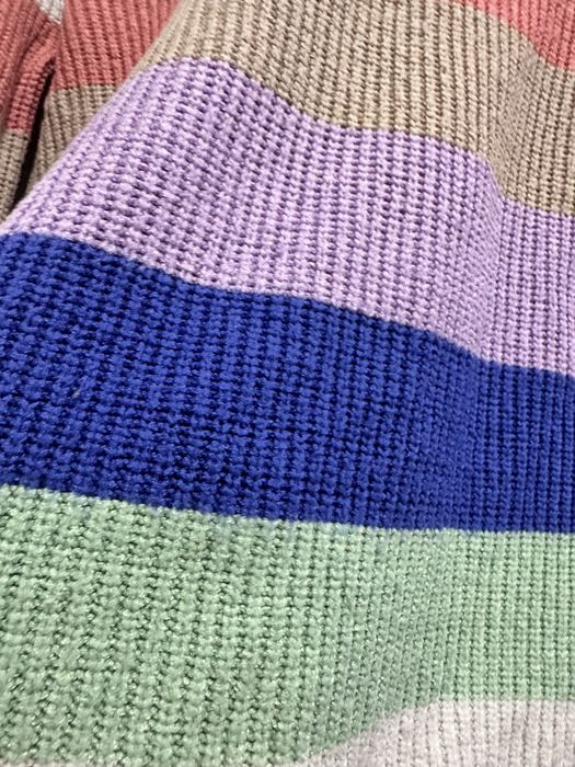 Свитер полосатый вязка фиолетовый молочный синий розовый