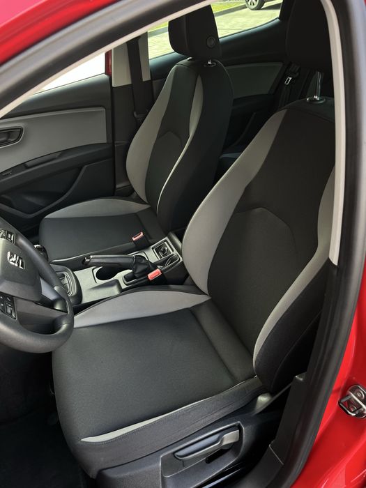 Seat Leon * Benzyna * Podgrzewane fotele * CarPlay * Bezwypadkowy *