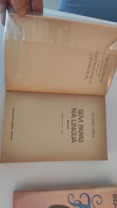 2 livros Beatriz Costa