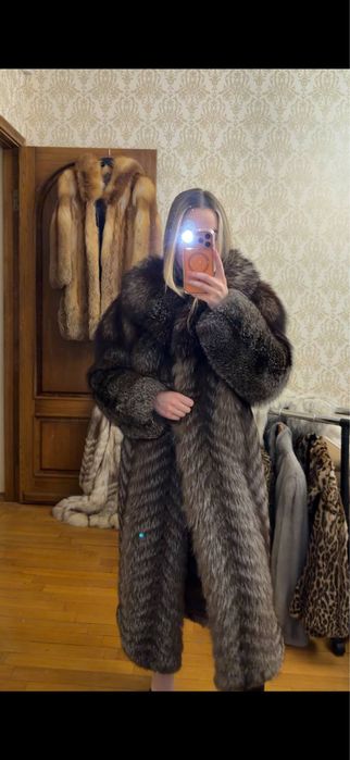 Шуба з натуральної чорнобурки лисиця натуральна песець